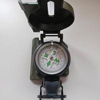 Bussola e torcia militari