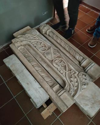 Coppia camini antichi in marmo