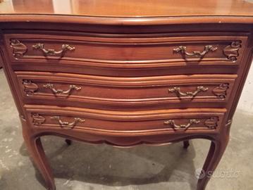 piccola cassettiera/comodino stile provenzale 