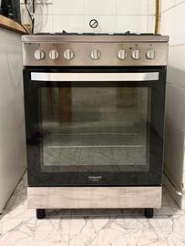 Cucina a gas Hotpoint Ariston 60 cm con forno
