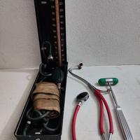 Kit medico con sfigmomanometro, stetoscopio  Pgpn