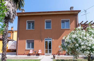 Casa indipendente riva del Po (Berra)