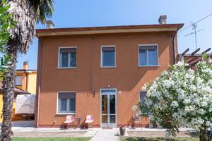 Casa indipendente riva del Po (Berra)