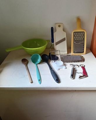 Set 11 utensili da cucina misti grattugie, scolapa