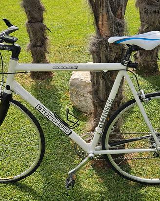 Bici da corsa in alluminio con forcella carbonio