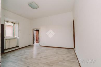 4 LOCALI A TARQUINIA