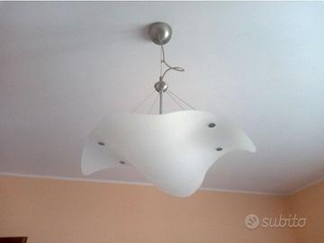 Lampadario in vetro e acciaio