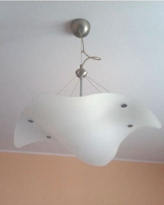 Lampadario in vetro e acciaio