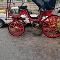 Carrozza rossa e nera
