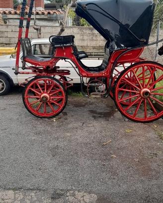 Carrozza rossa e nera