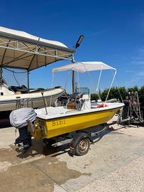 Barca in vetroresina, motore Yamaha 40 e carrello