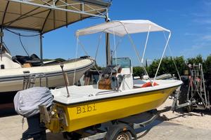 Barca in vetroresina, motore Yamaha 40 e carrello