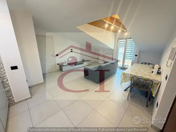 Mansarda arredata con box auto in parco signorile