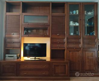 Parete attrezzata e libreria