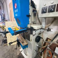 Bucatrice a catena e fresatrice per serrature