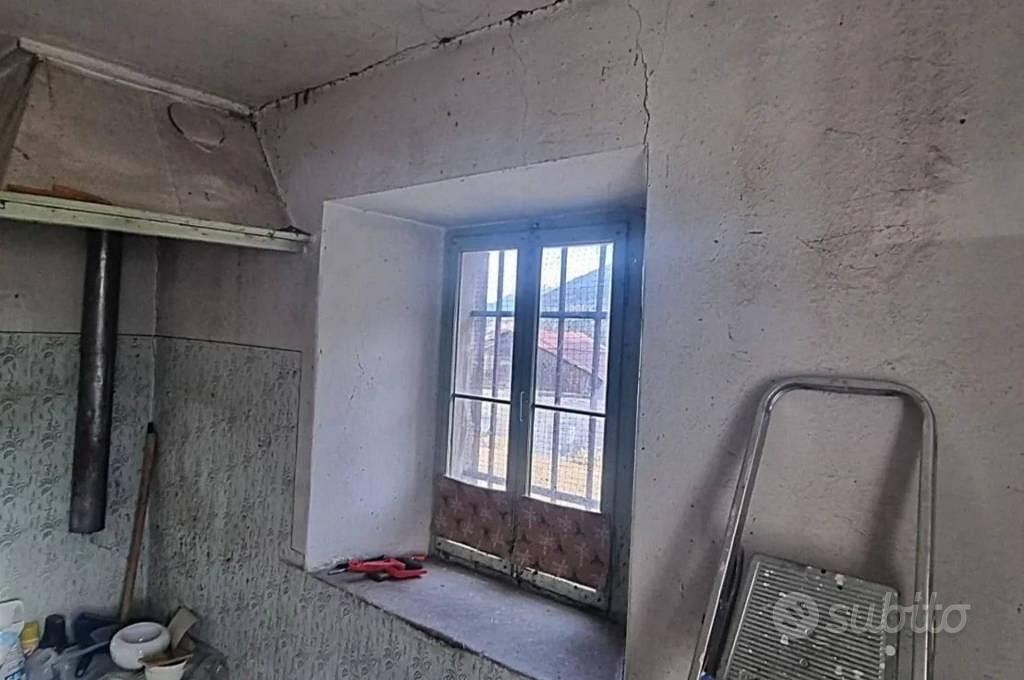 Immobile in asta di 193 m² con più di 5 locali a C - Vista 2