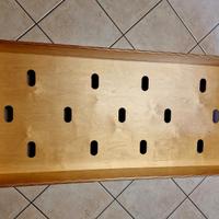 Lettino impilabile realizzato interamente in legno