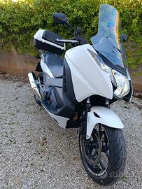 Honda Integra 750 cc. cambio automatico DCT