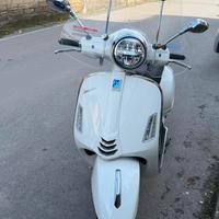 Piaggio Vespa GTS Super
