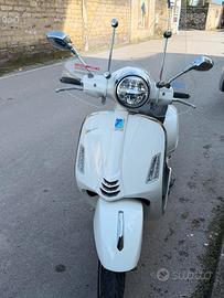 Piaggio Vespa GTS Super