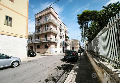 4 LOCALI A MOLA DI BARI