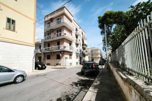 4 LOCALI A MOLA DI BARI