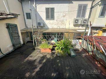 CASA SEMINDIPENDENTE A FIRENZE