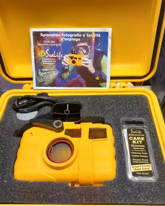 Custodia per macchina fotografica subacquea