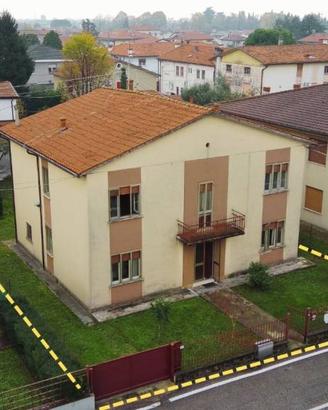 Casa indipendente di 256 m² con 5 locali e box aut