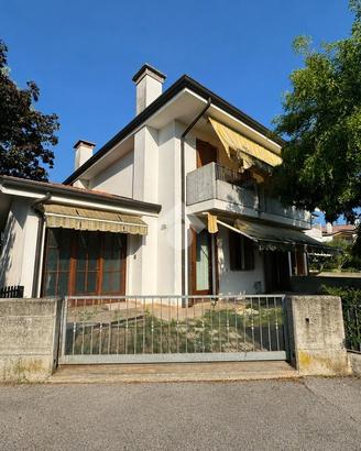 VILLA A SCHIERA A POVEGLIANO