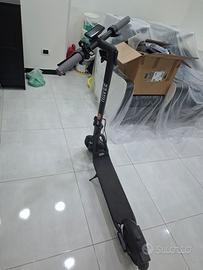 monopattino navee omologato con frecce e stop 