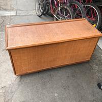 Cassapanca in vimini e legno