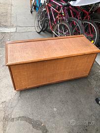 Cassapanca in vimini e legno