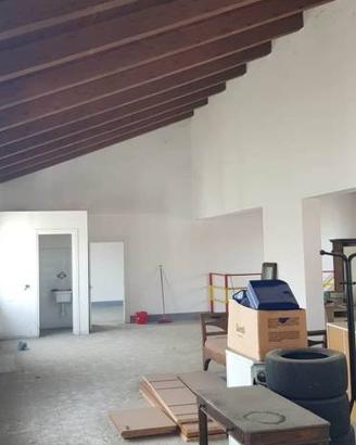 Immobile di 160 m² con 2 locali a Signa