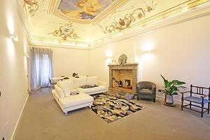 Appartamento di 220 m² con 5 locali e box auto a P
