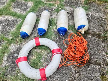 salvagente anulare con sagola  + 4 parabordi