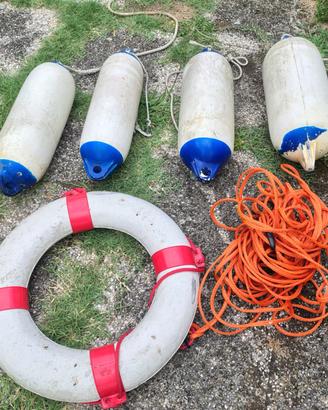 salvagente anulare con sagola  + 4 parabordi