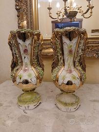 Coppia di vasi in ceramica decorata vintage