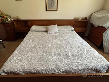 Letto matrimoniale su misura con contenitore