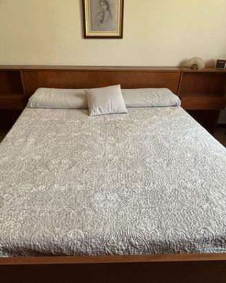 Letto matrimoniale su misura con contenitore
