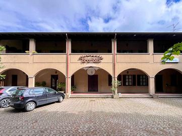 NEGOZIO A MOSCAZZANO