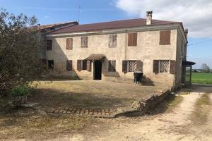 Rustico / Casale di 341 m² con più di 5 locali e b