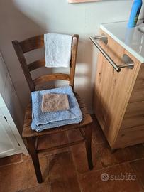 Sedia antica in legno