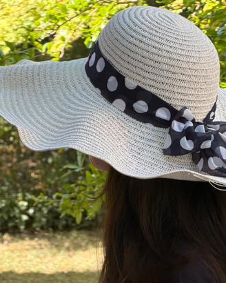Cappello estivo con fiocco marca Lancôme