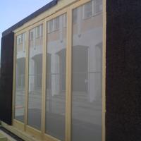 serramenti da esterno con vetrate fisse e porte 