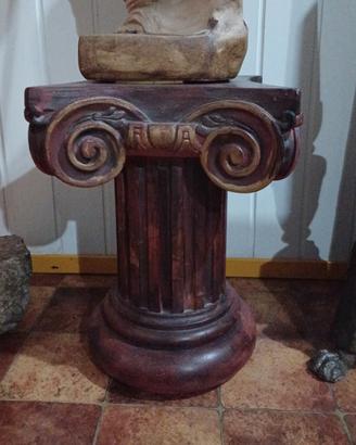 Colonna decorata a mano 