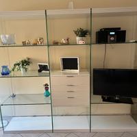 Mobile in vetro con cassetti e credenza