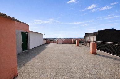 4 LOCALI A GRAVINA DI CATANIA