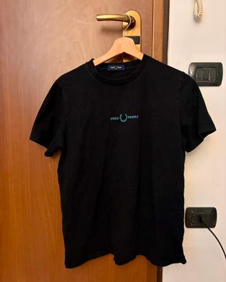 T-shirt Nera di Fred Perry tg “M”