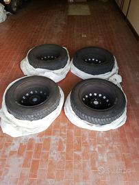4 gomme invernali su cerchi 185/65R15